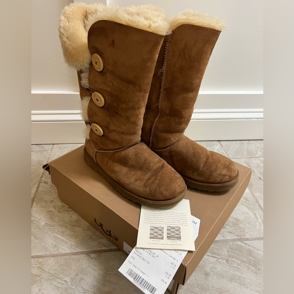 Woman’s UGG size 9 Tan Bailey Button Triplet box and receipt included EUC